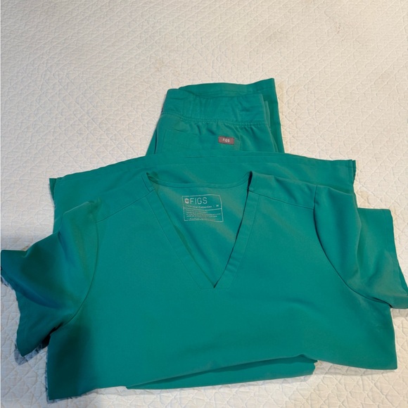 Figs Surgical Green Scrubs - Picture 1 of 7